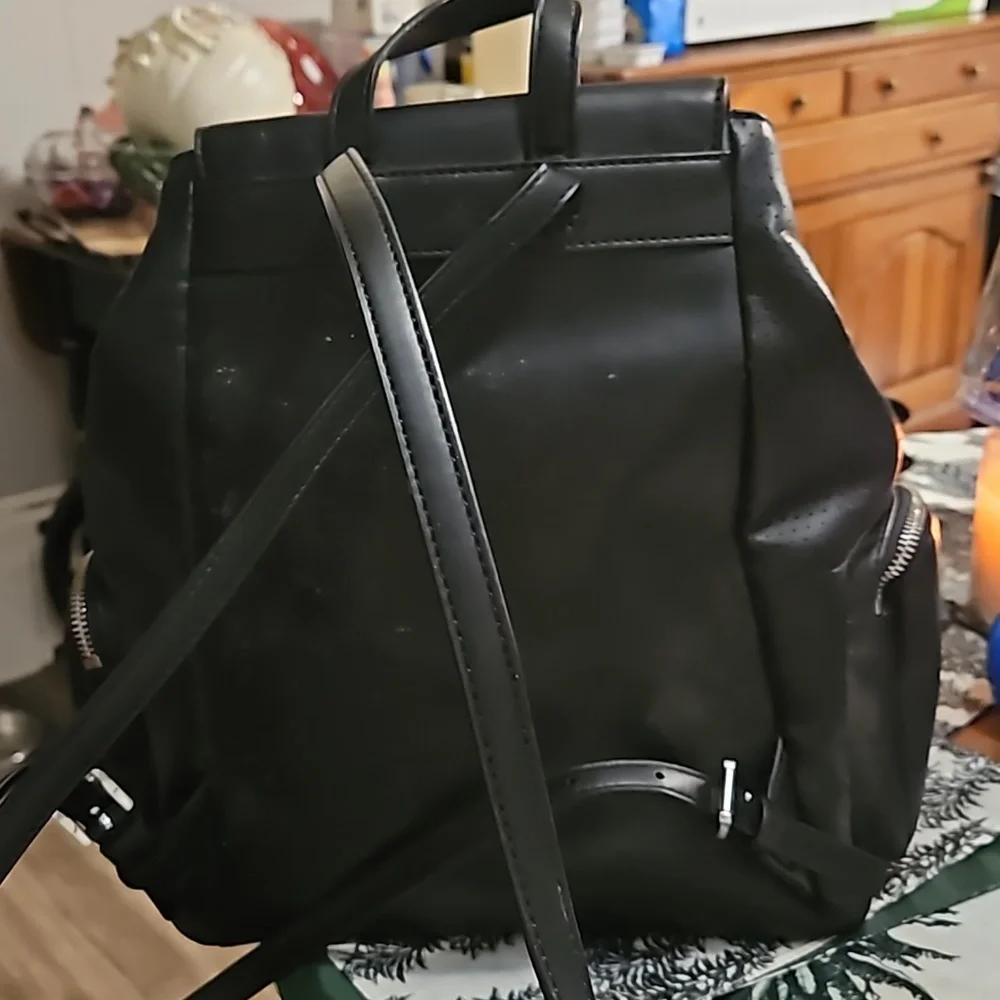 Backpack 🎒 - Picture 2 of 2